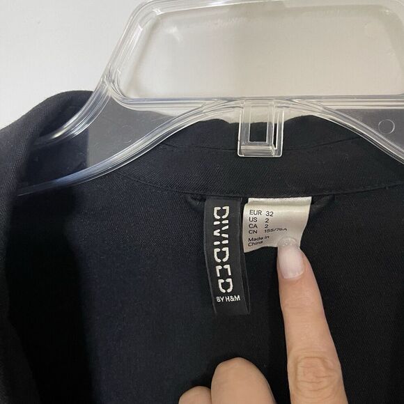 H&M womens career black blazer jacket one button size US 2 - Picture 2 of 4